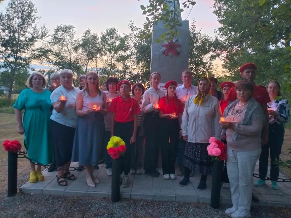 22 июня в 22.00  жители села Красноярское собрались у Обелиска воинам, погибшим в годы Великой Отечественной войны.