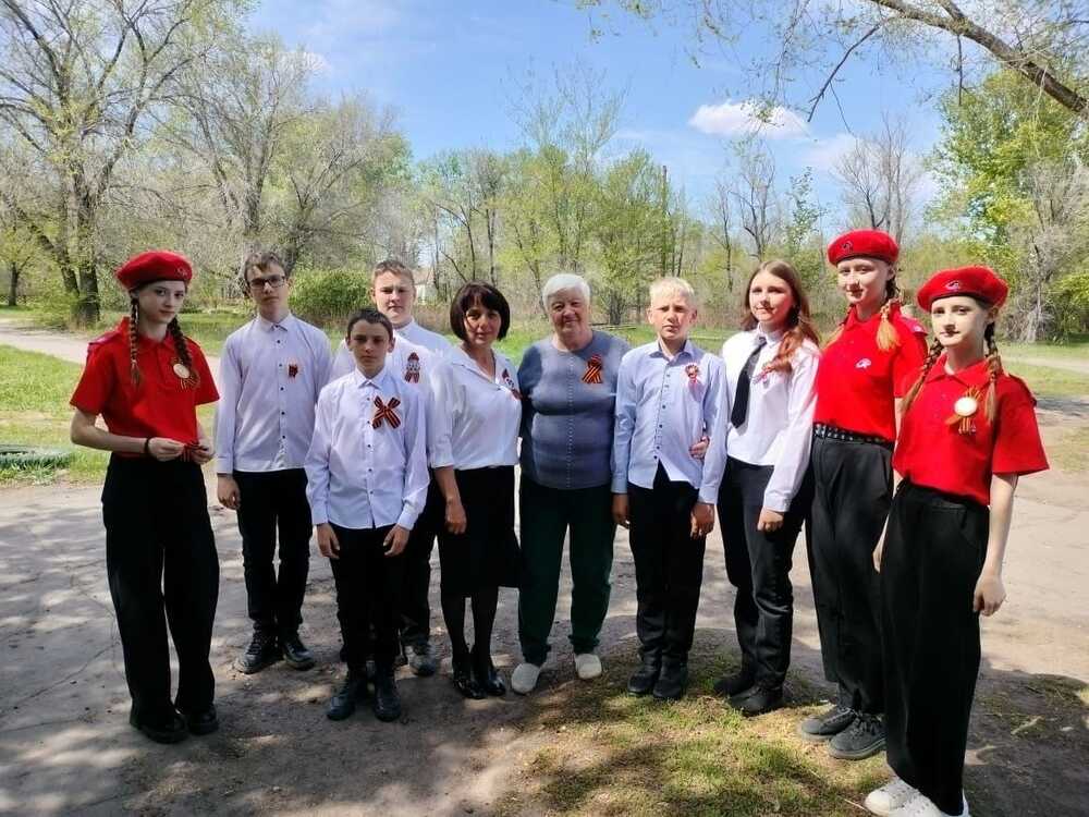 В преддверии праздника 9 Мая  учащиеся Красноярской средней общеобразовательной школы из Юнармейского отряда «Отвага» и волонтёрского отряда «Пульс» приняли участие в акции «Георгиевская лента».